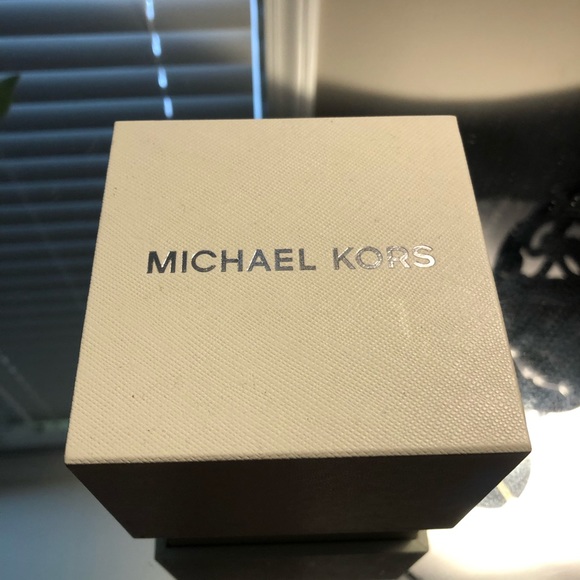 MK8538 Michael Kors Watch - Picture 3 of 9